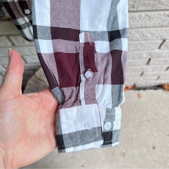 URBAN Youth Long Sleeve Button Down Wine/Black/White Checks M (10-12) - Picture 4 of 6